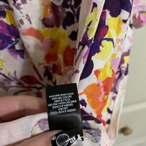 Torrid Womens NWT Floral White Vneclk Rayon Slub Hi-Lo Short Sleeve Blouse 2X - Picture 7 of 8